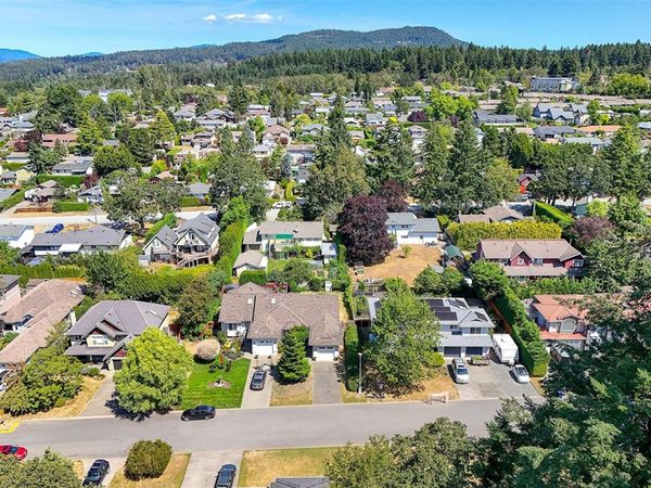 1108 Lucille Dr, Central Saanich, BC V8M 1H6
