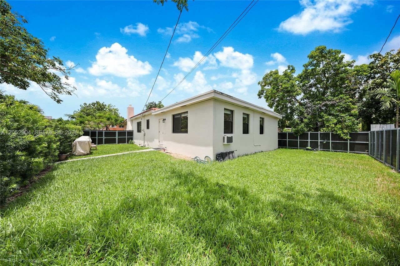 3640 SW 11th St , Miami, FL 33135 Photo