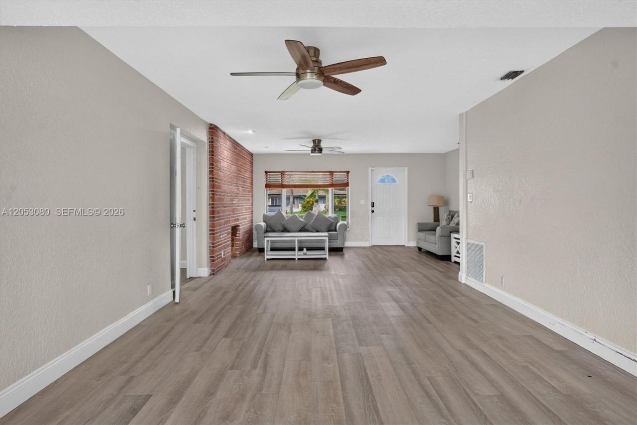 649 W Evanston Cir, Fort Lauderdale, FL 33312 Photo
