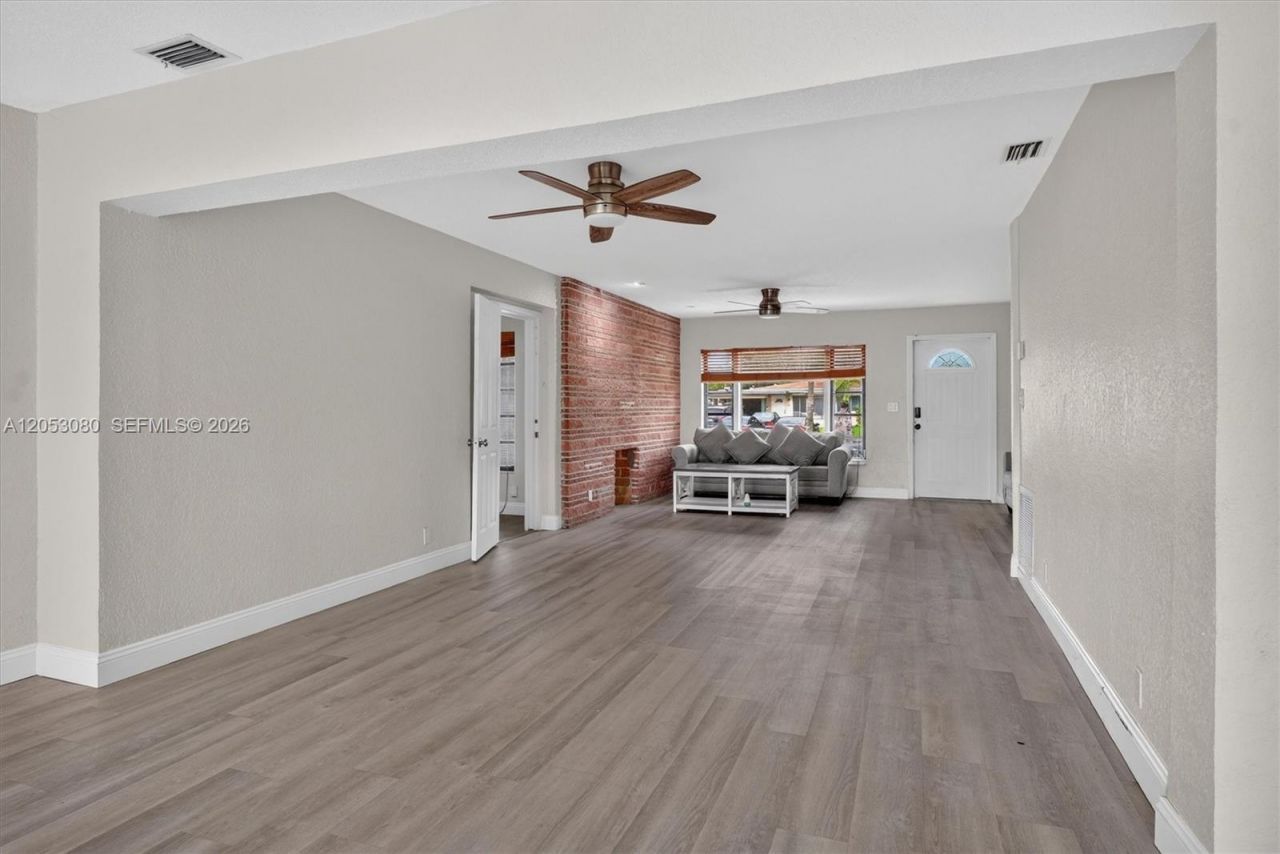 649 W Evanston Cir, Fort Lauderdale, FL 33312 Photo