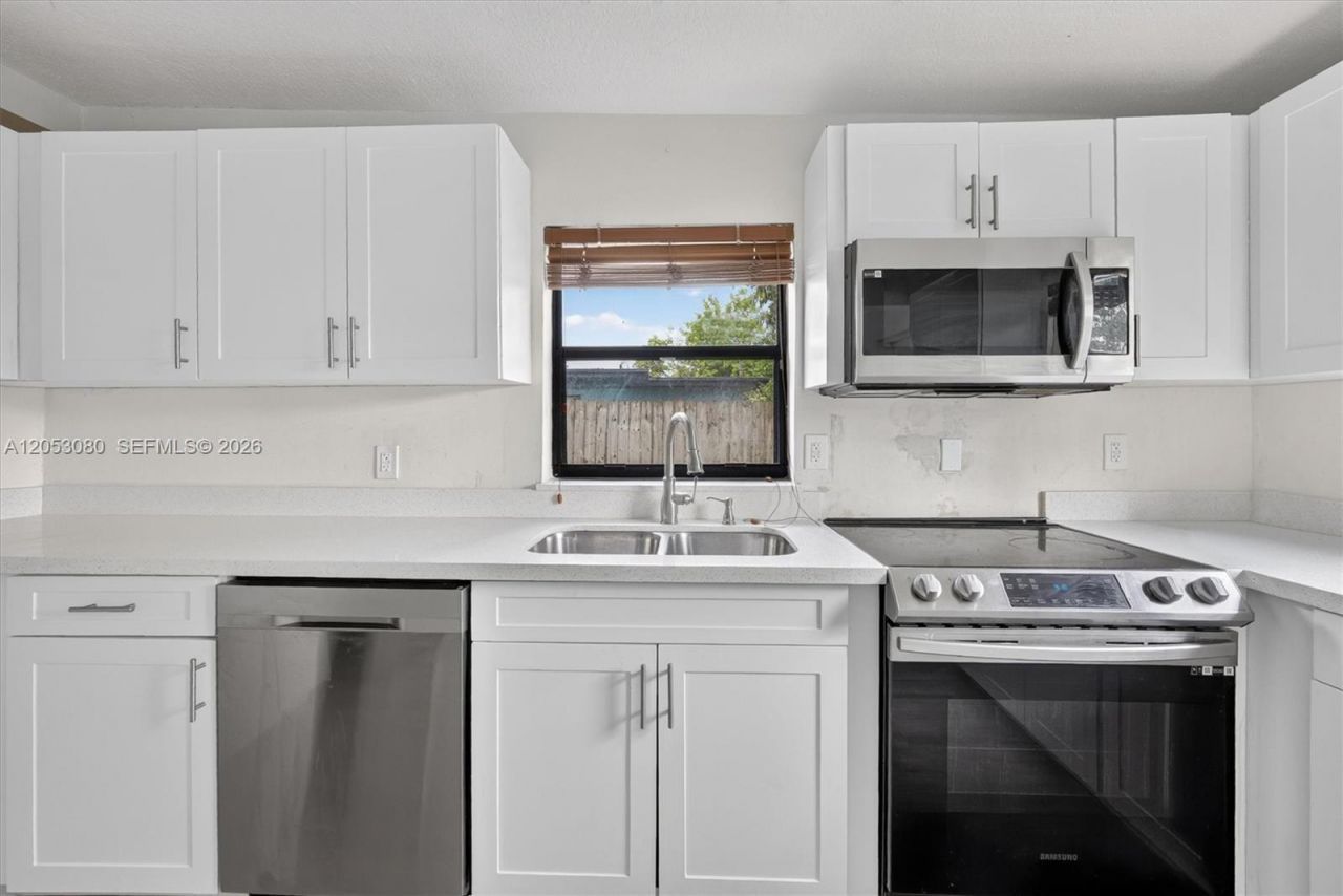 649 W Evanston Cir, Fort Lauderdale, FL 33312 Photo