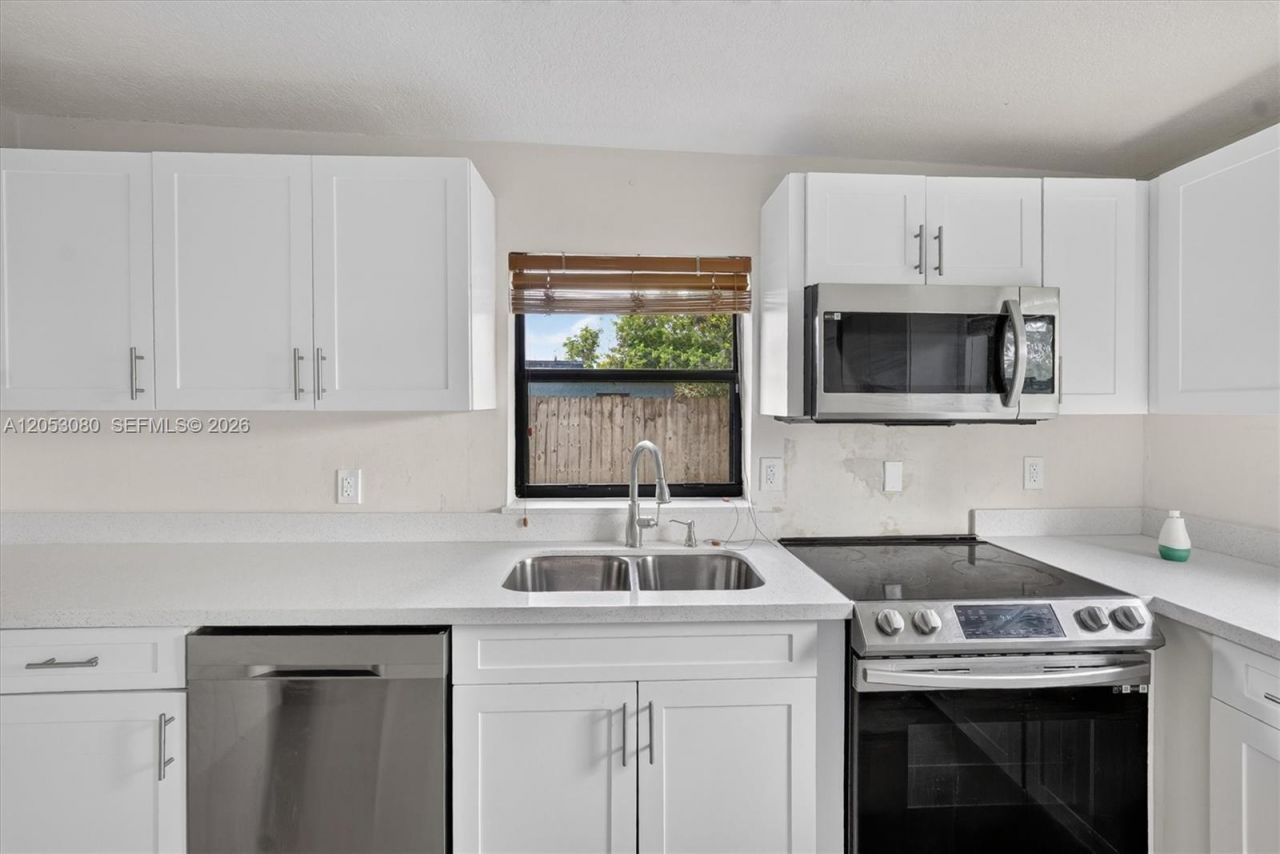 649 W Evanston Cir, Fort Lauderdale, FL 33312 Photo