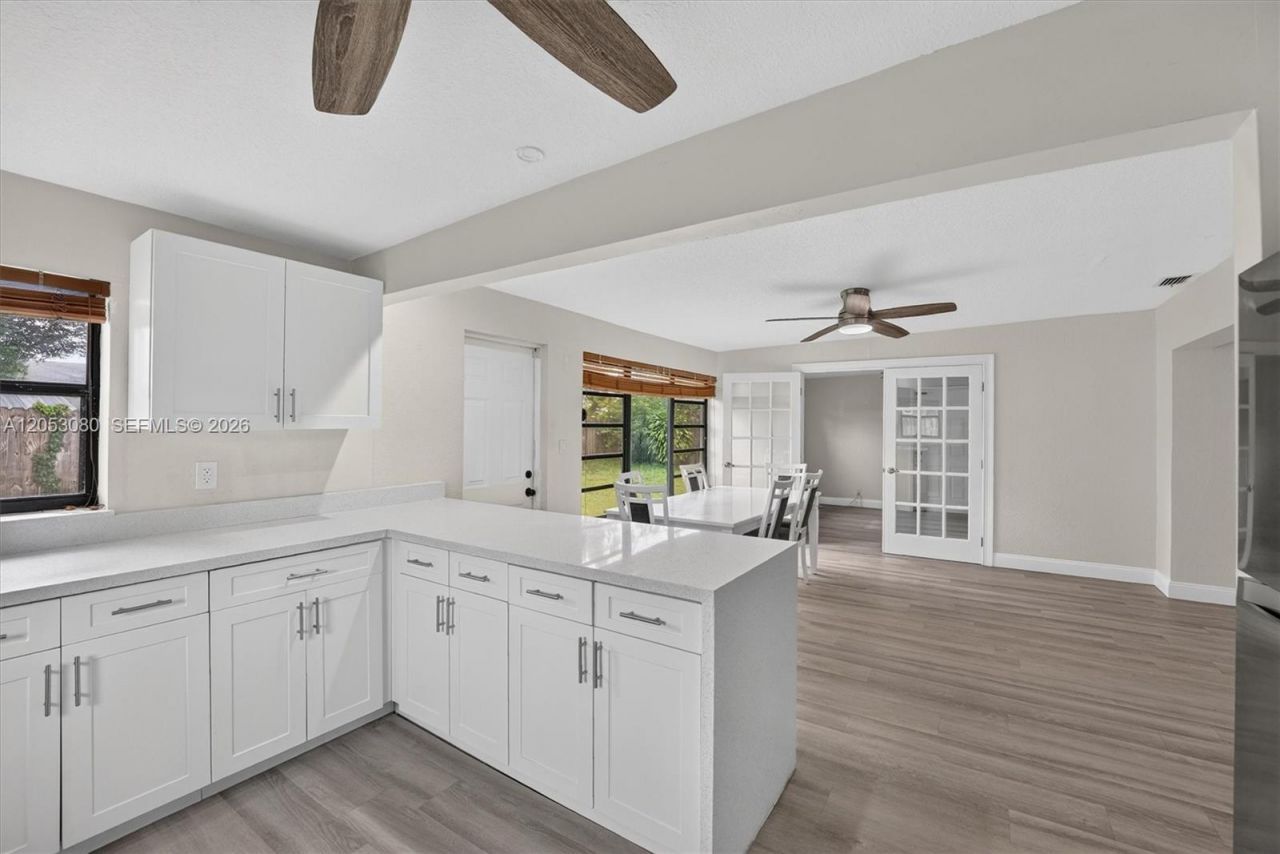649 W Evanston Cir, Fort Lauderdale, FL 33312 Photo