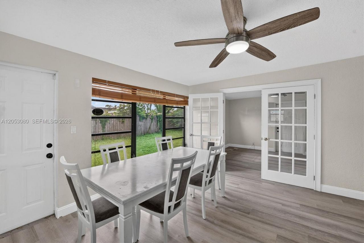 649 W Evanston Cir, Fort Lauderdale, FL 33312 Photo