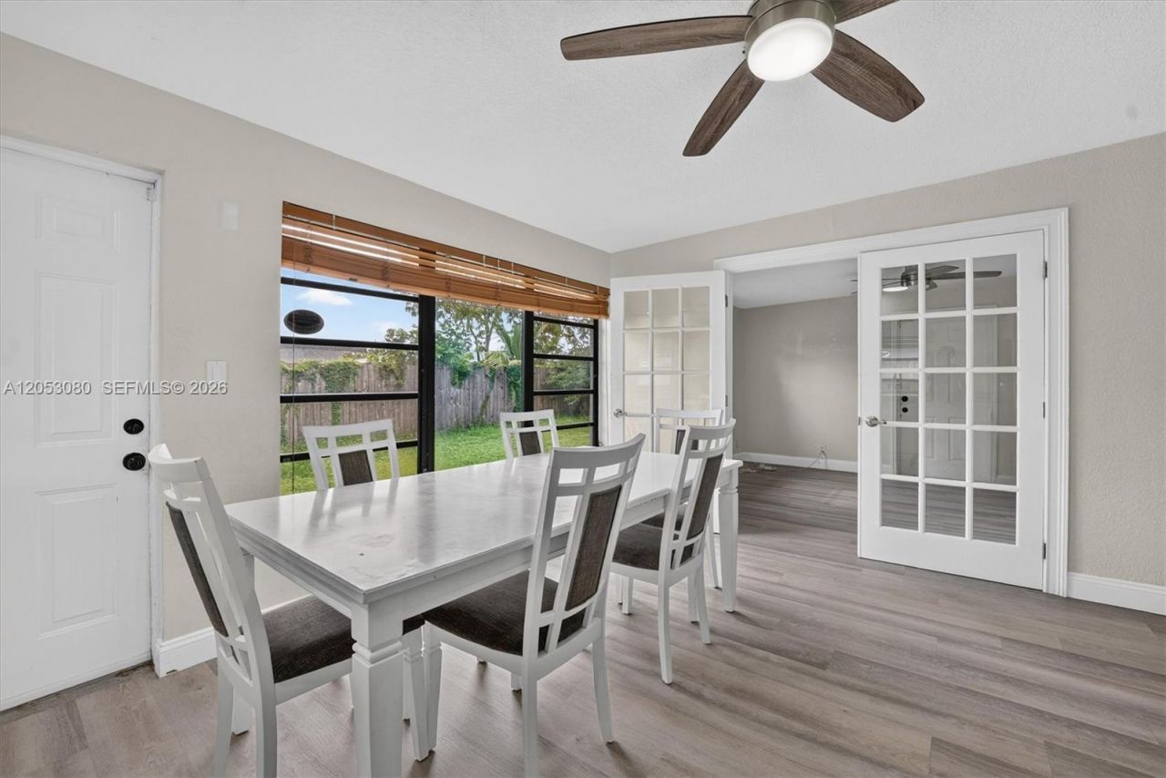 649 W Evanston Cir, Fort Lauderdale, FL 33312 Photo