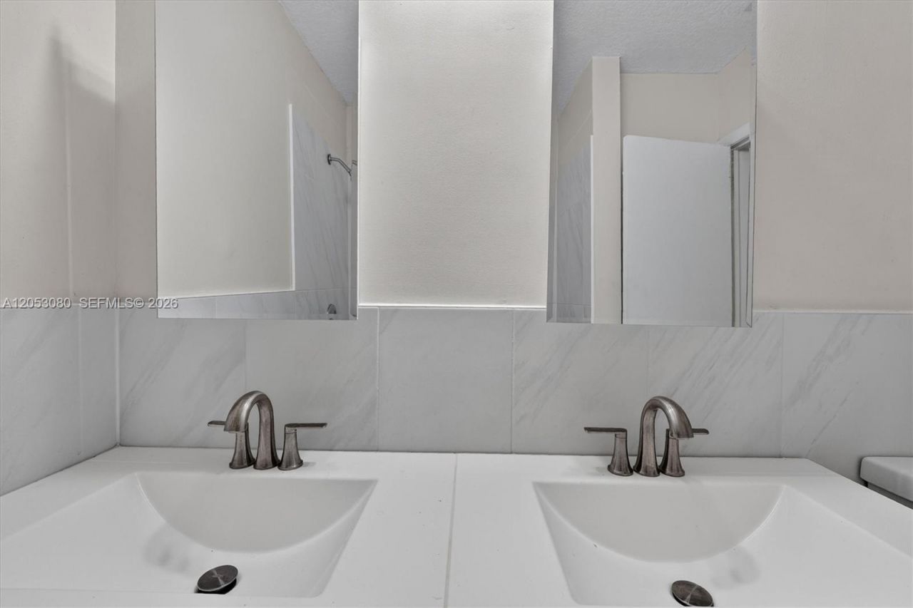 649 W Evanston Cir, Fort Lauderdale, FL 33312 Photo