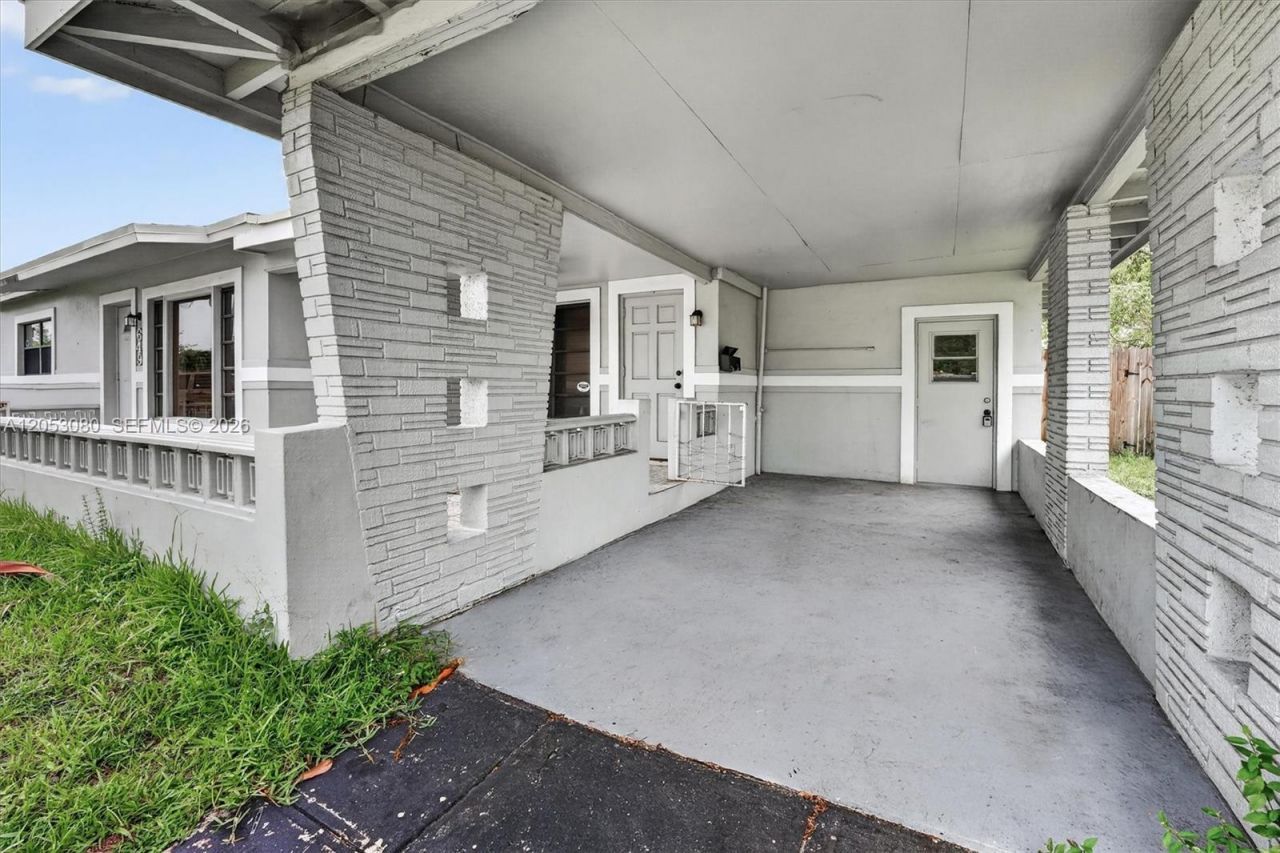 649 W Evanston Cir, Fort Lauderdale, FL 33312 Photo
