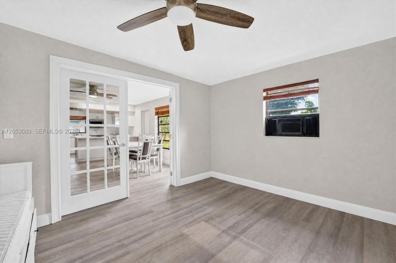 649 W Evanston Cir, Fort Lauderdale, FL 33312 Photo