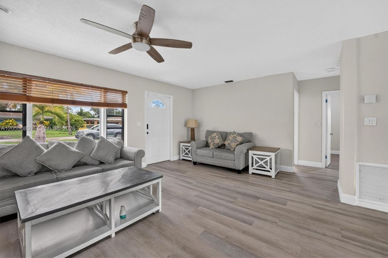 649 W Evanston Cir, Fort Lauderdale, FL 33312 Photo