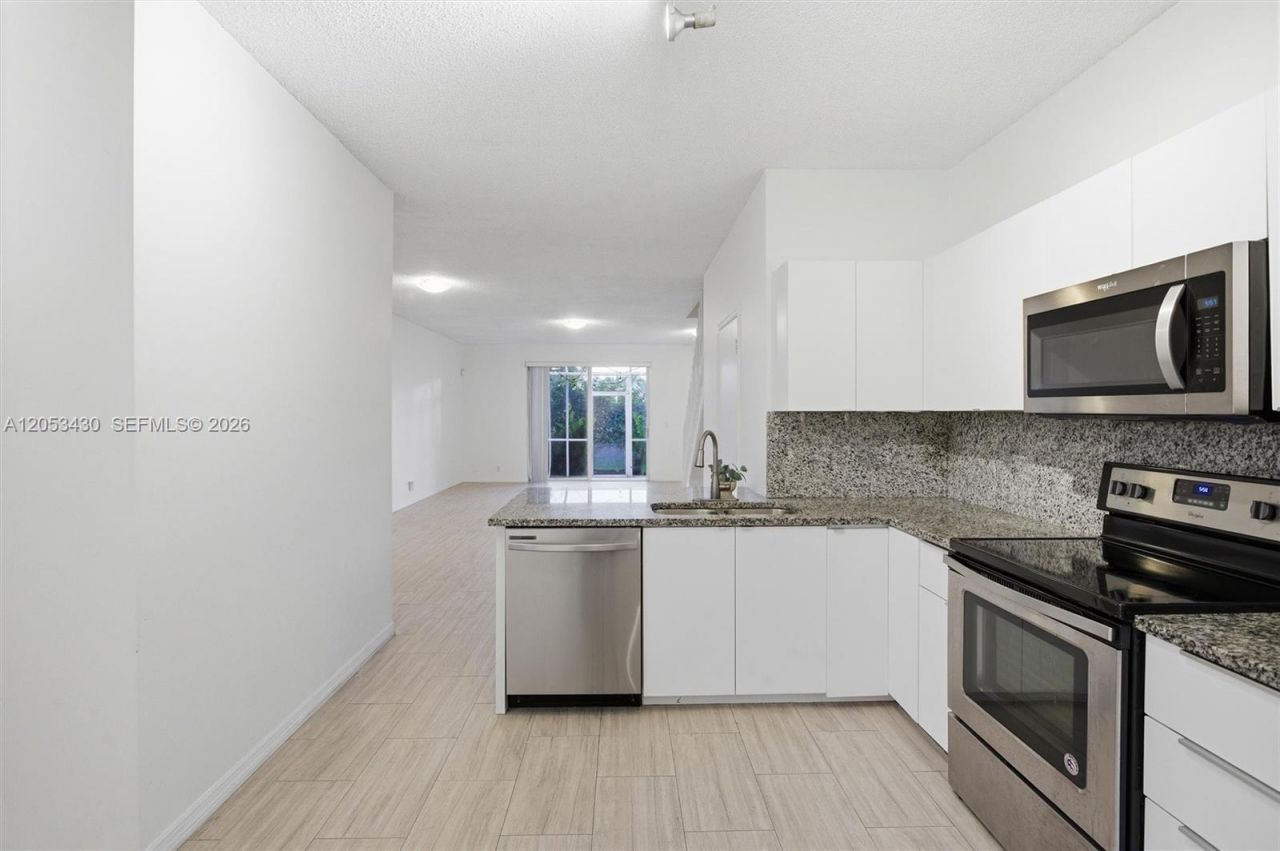 2066 Madeira Dr , Unit 2066, Weston, FL 33327 Photo
