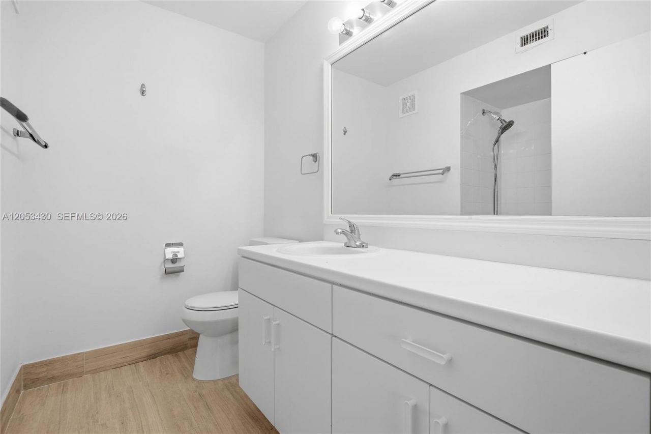 2066 Madeira Dr , Unit 2066, Weston, FL 33327 Photo