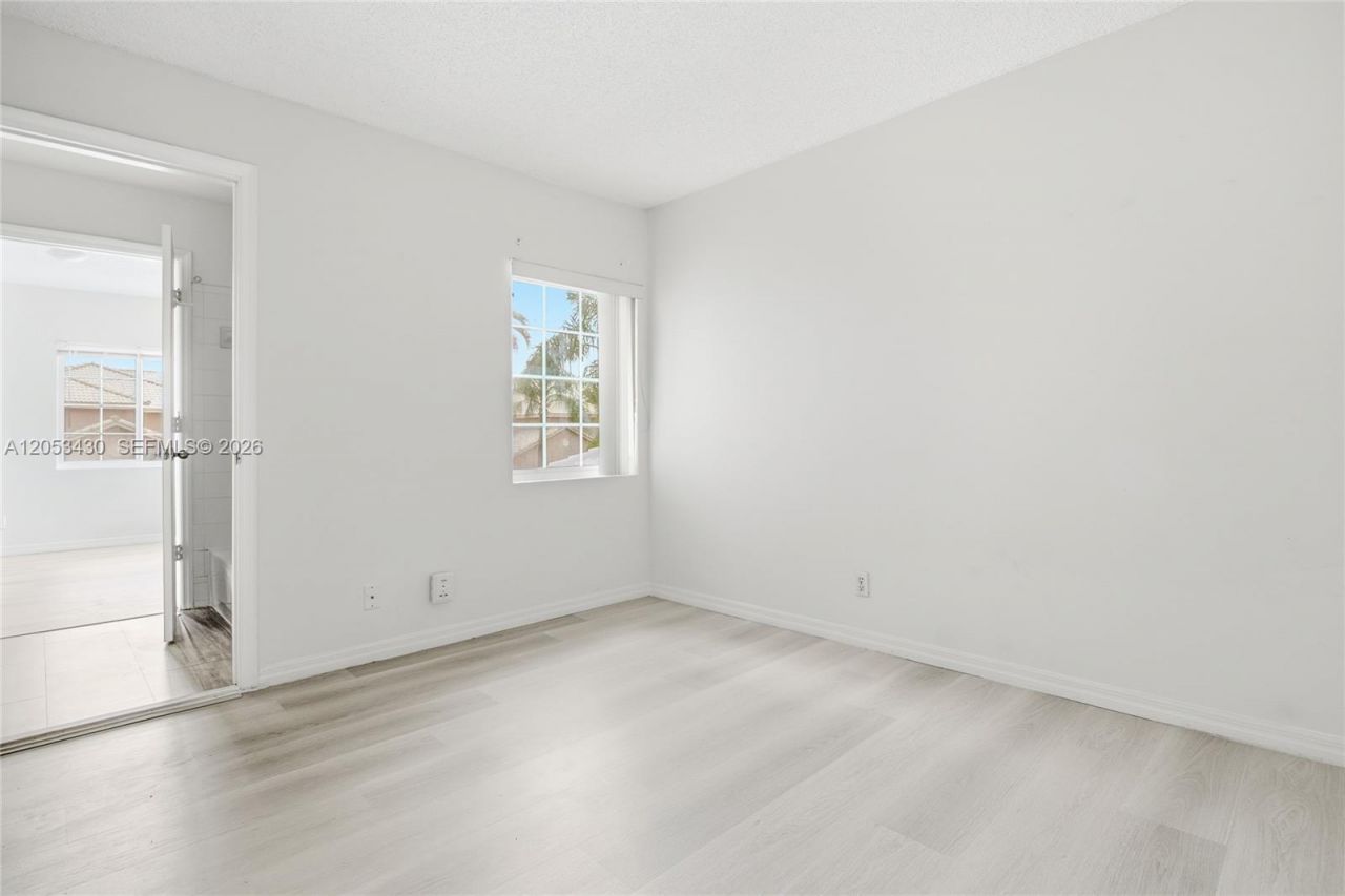 2066 Madeira Dr , Unit 2066, Weston, FL 33327 Photo