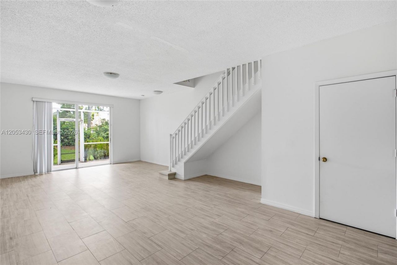 2066 Madeira Dr , Unit 2066, Weston, FL 33327 Photo