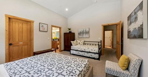 1501 Crystal Air Drive, South Lake Tahoe, CA 96150 Photo