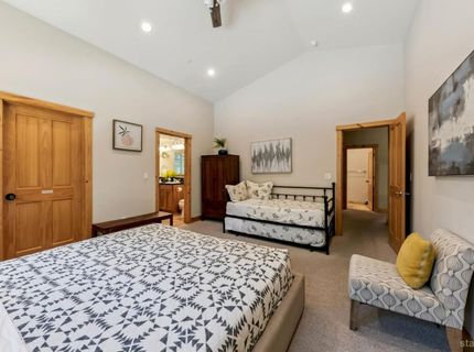 1501 Crystal Air Drive, South Lake Tahoe, CA 96150 Photo