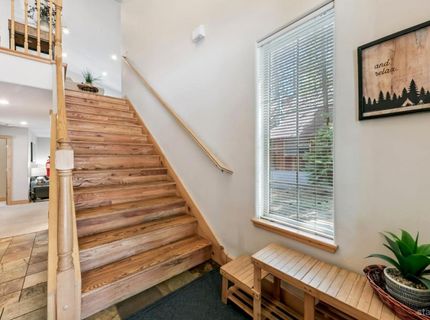 1501 Crystal Air Drive, South Lake Tahoe, CA 96150 Photo