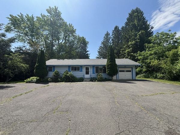39 Huntington Rd, Hadley, MA 01035