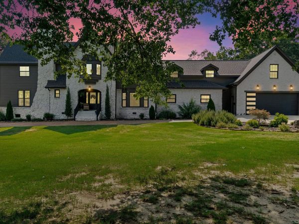 9 Country Club Circle, Searcy, AR 72143