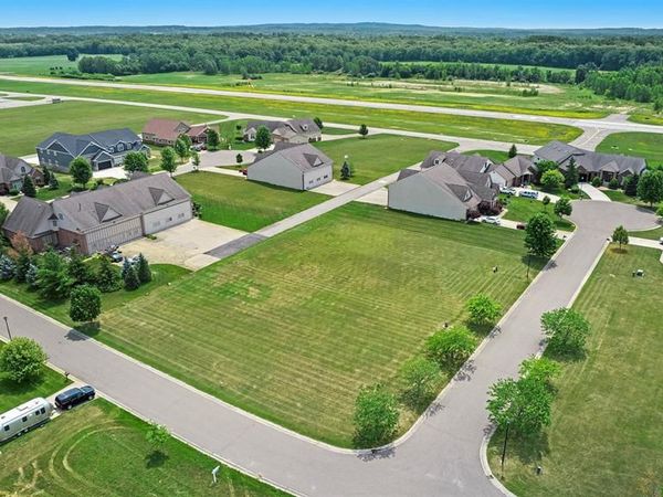 15051 Poberezny Court , Fenton Twp, MI 48451