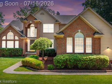 2322 Sandlewood Drive, White Lake Twp, MI 48383