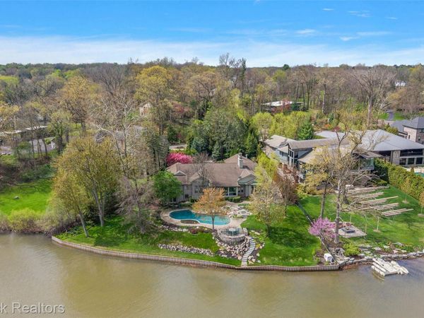 3945 Kirkland Court, Bloomfield Township, Mi 48302