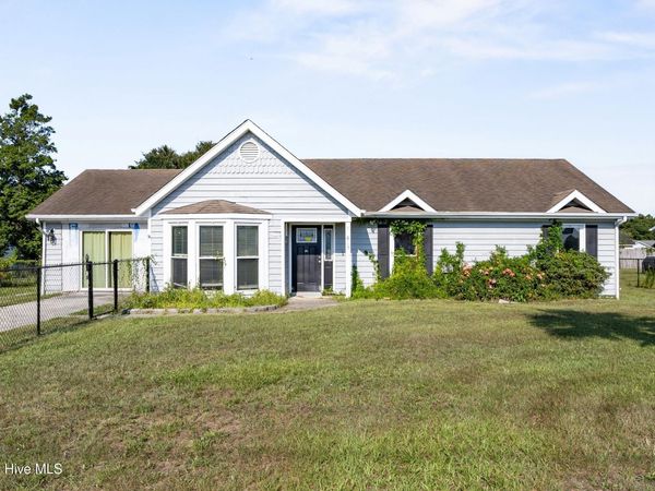 638 Sand Ridge Road , Hubert, NC 28539