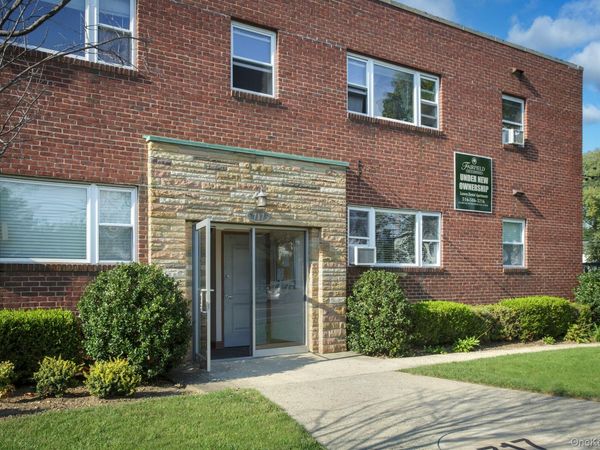 717 Conklin Street , Unit 12, Farmingdale, NY 11735