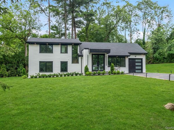 28 Red Brook Road , Great Neck, NY 11024