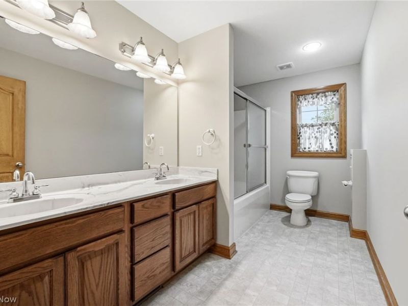 14740 Ali Avenue, Middleburg Heights, OH 44130 Photo 37