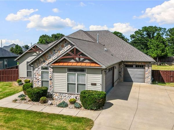 3760 Bitterroot Street , Bentonville, AR 72712