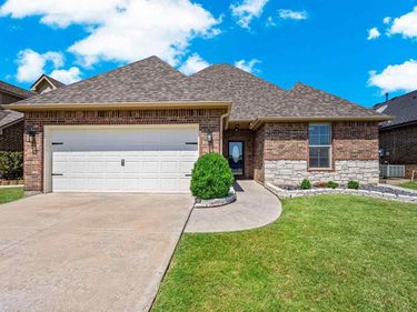 909 SW 80th St, Lawton, OK 73505