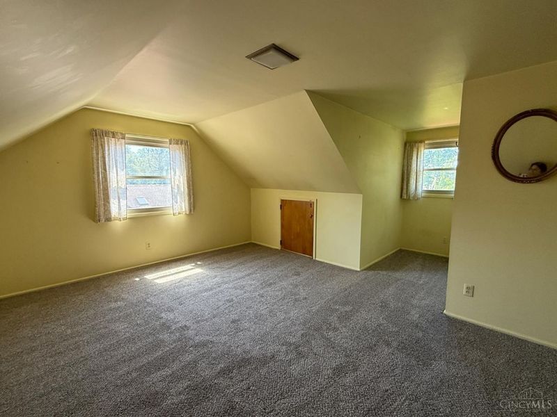 53 Hadley Road, Greenhills, OH 45218 Photo 17