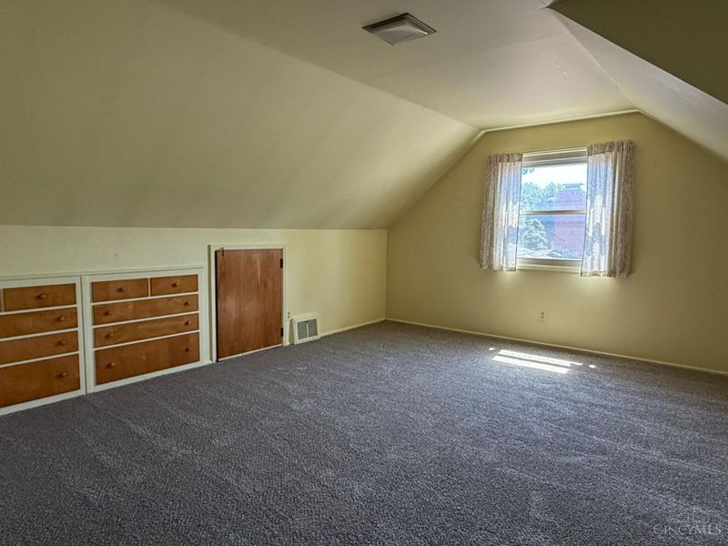 53 Hadley Road, Greenhills, OH 45218 Photo 18