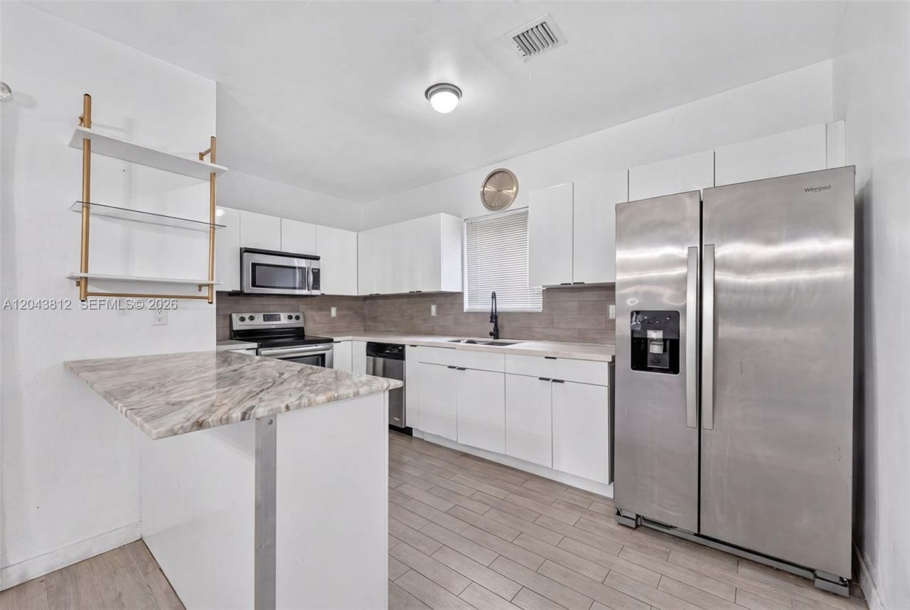 2360 SW 2nd St, Miami, FL 33135 Photo
