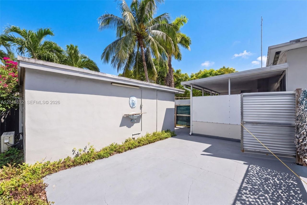 2360 SW 2nd St, Miami, FL 33135 Photo