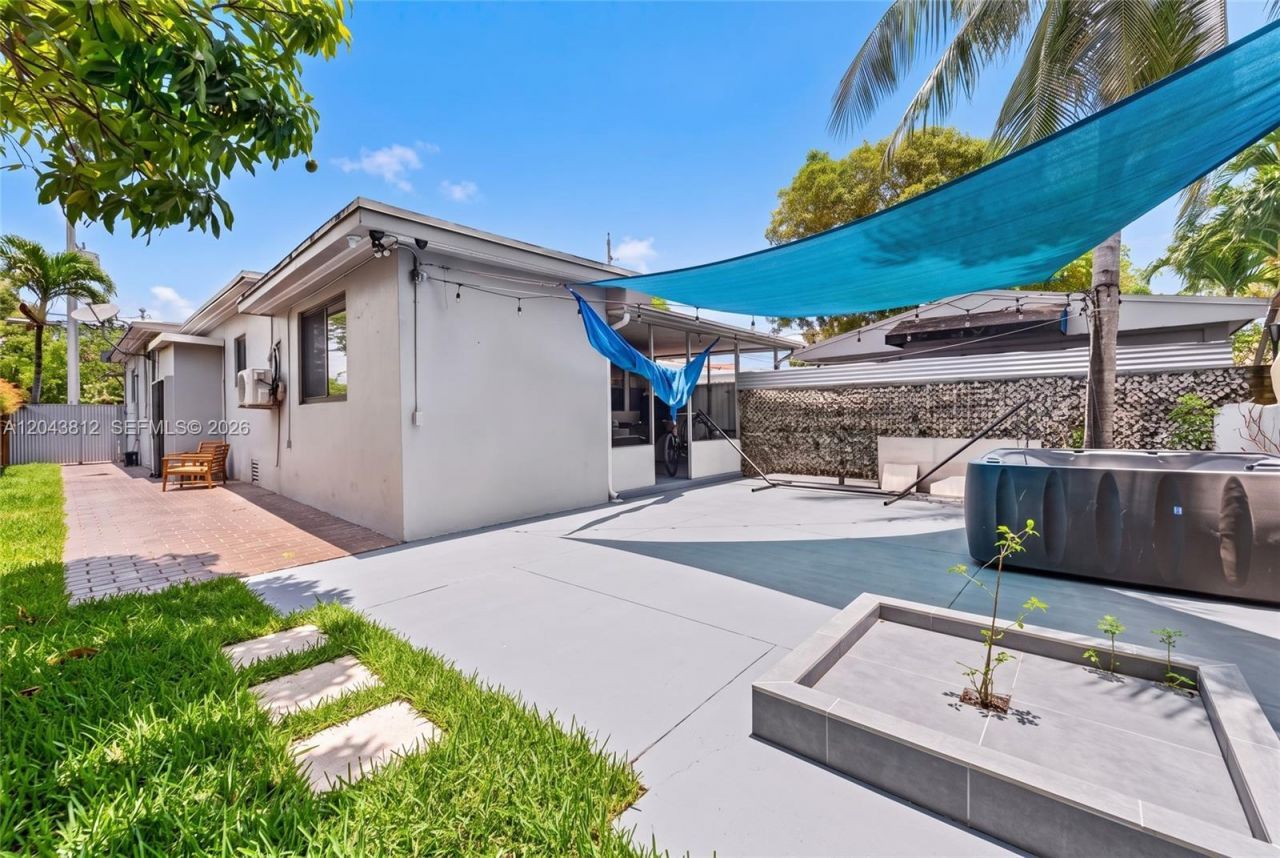 2360 SW 2nd St, Miami, FL 33135 Photo