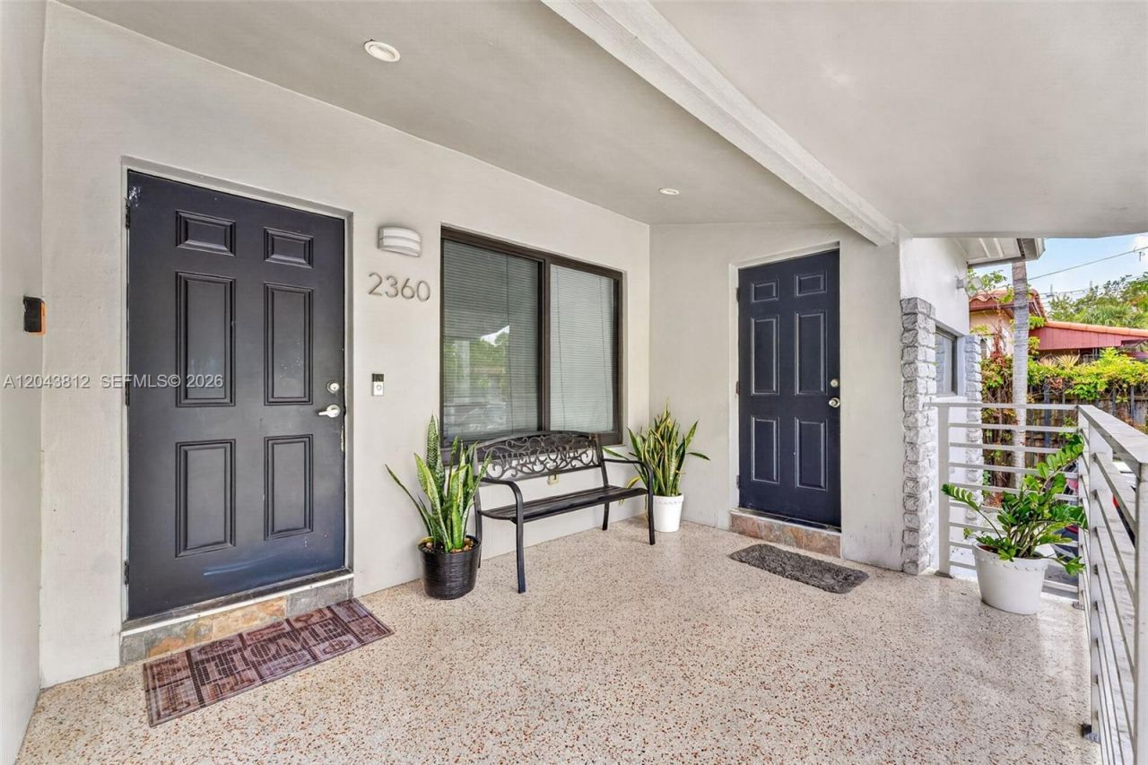 2360 SW 2nd St, Miami, FL 33135 Photo