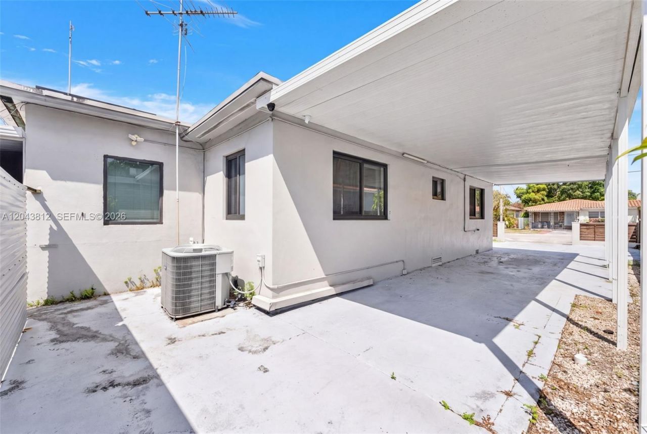 2360 SW 2nd St, Miami, FL 33135 Photo