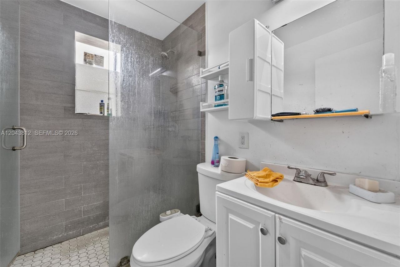2360 SW 2nd St , Miami, FL 33135 Photo