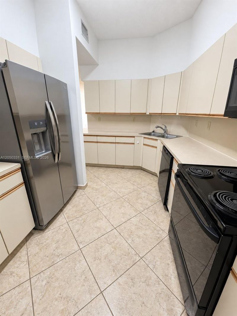 8816 Collins Ave, Unit 105, Surfside, FL 33154 Photo