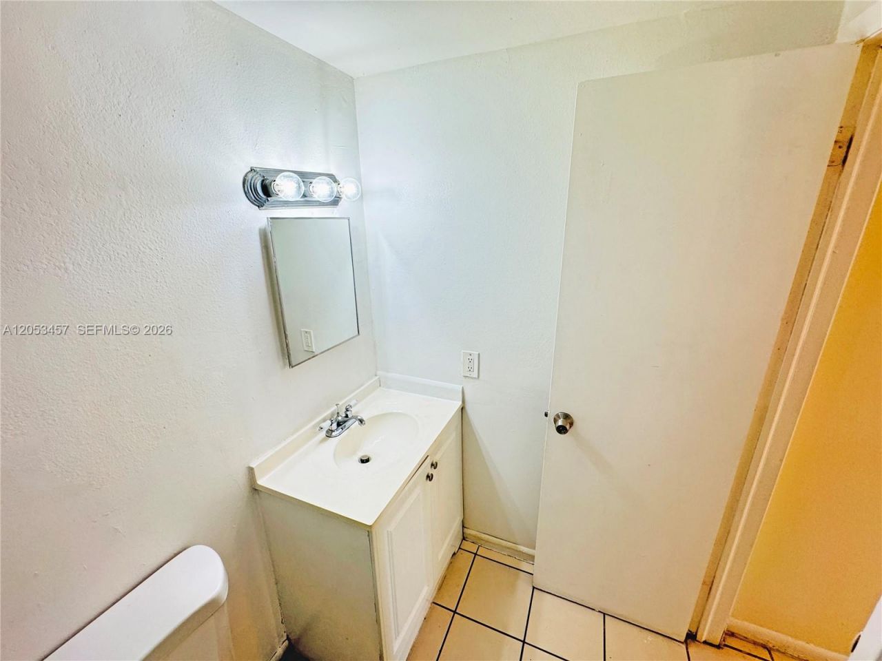3610 NW 21st St , Unit 205, Lauderdale Lakes, FL 33311 Photo