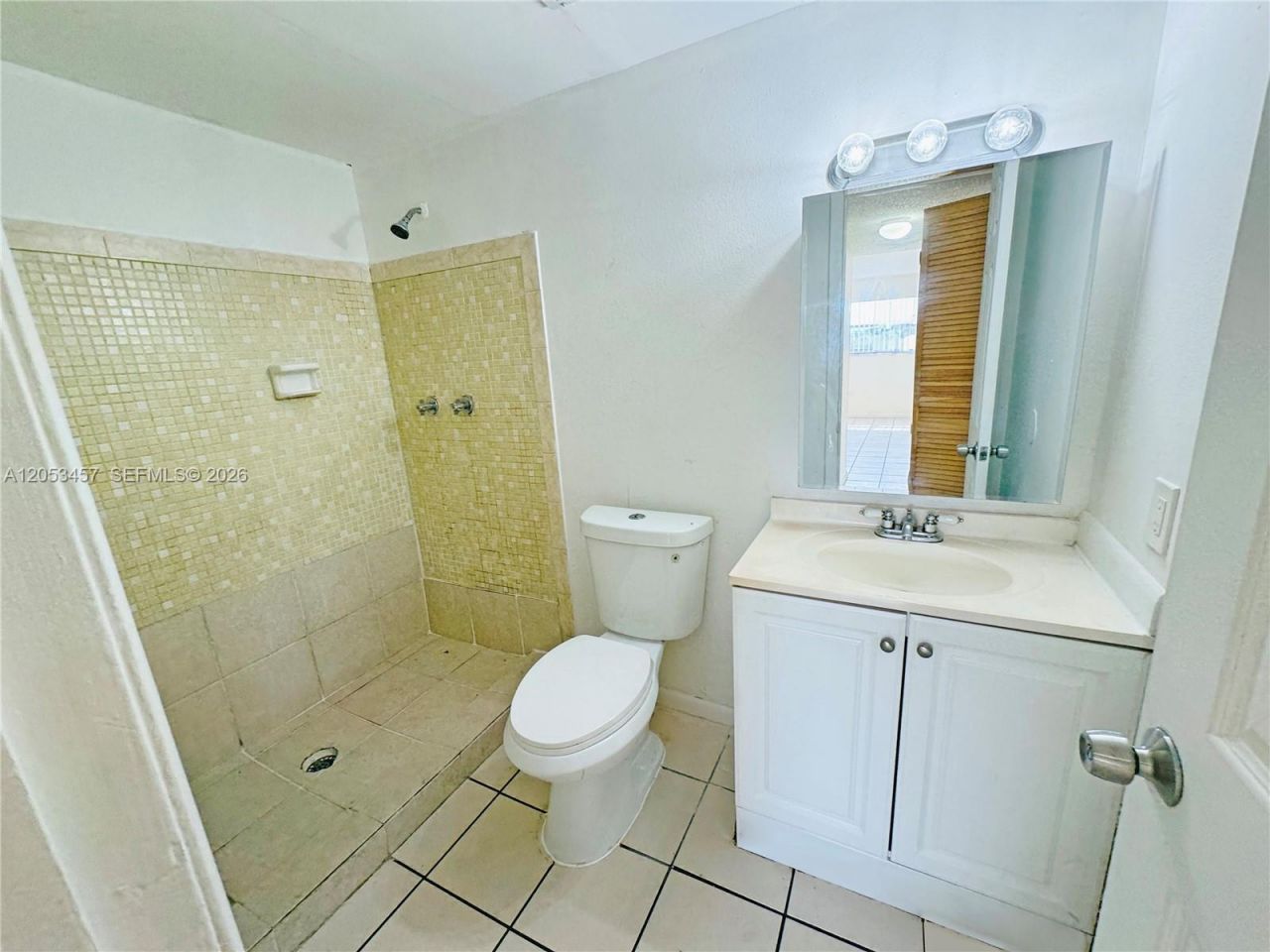 3610 NW 21st St , Unit 205, Lauderdale Lakes, FL 33311 Photo