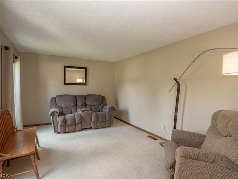 1631 Horizon Drive, Louisville, OH 44641 Photo 8