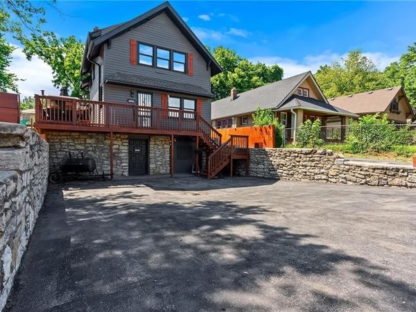 5820 Prospect Avenue, Kansas City, MO 64130
