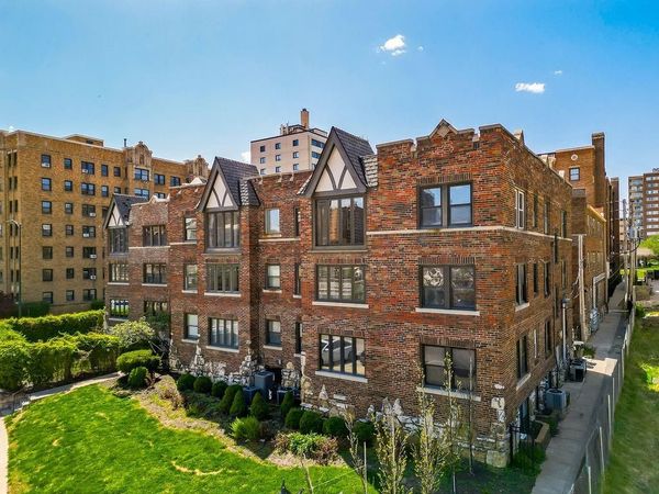 700 W 48th Street, Unit 202, Kansas City, MO 64112