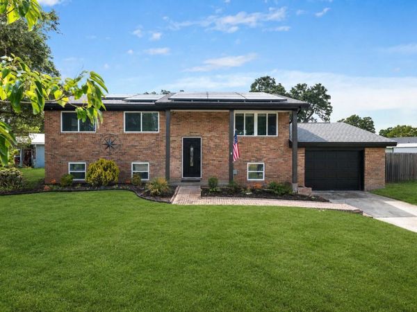 102 NW Robinwood Drive, Fort Walton Beach, FL 32548