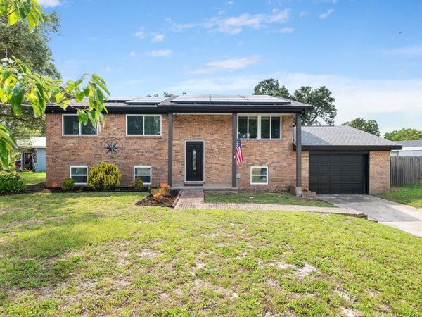 102 NW Robinwood Drive, Fort Walton Beach, FL 32548
