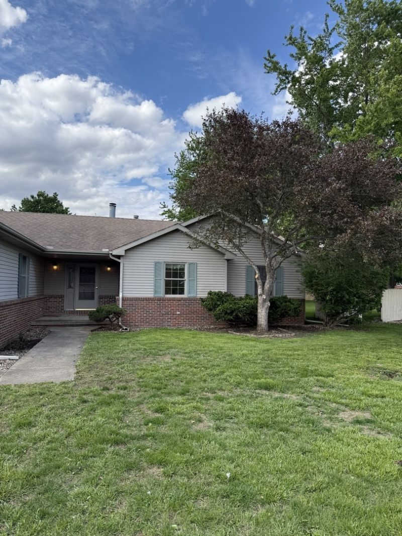 808 E Marshall Street , Tolono, IL 61880