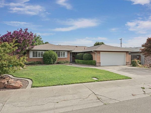 2149 Debbie Ln, Lodi, CA 95242
