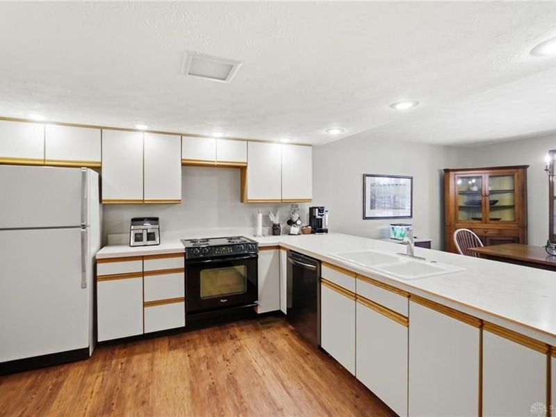 9015 Academy View Court, Washington Township, OH 45458 Photo 6